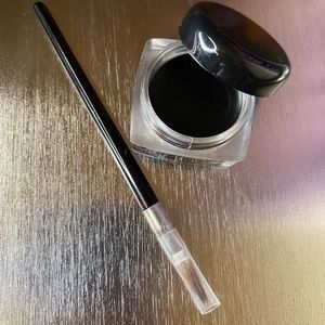 Black eye liner / eye liner brush